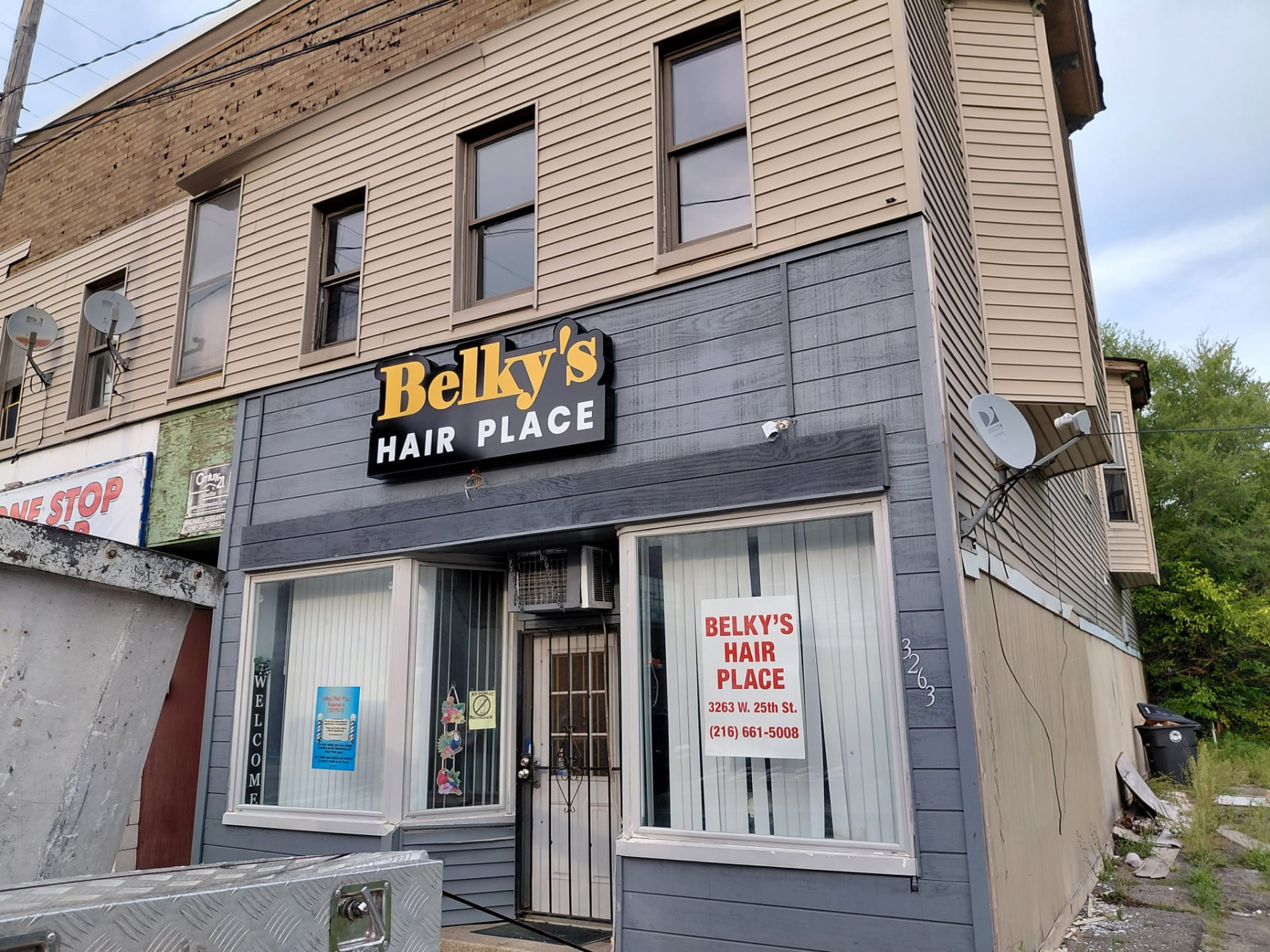 Belky’s Hair Place dimensional illuminated business sign